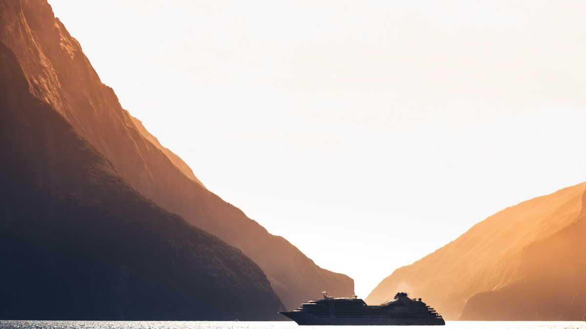 barco de cruzeiro no milford sound