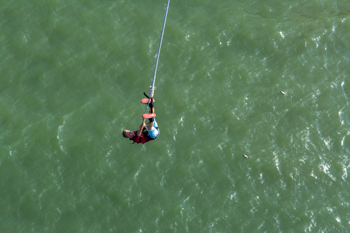 Cordas de bungee em ação