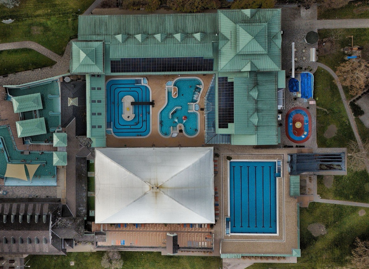 New Zealand holiday park facilities with swimming pool and playground
