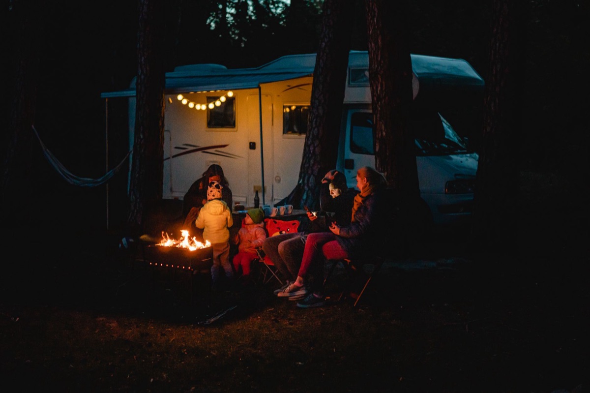 Camperbus op de camping
