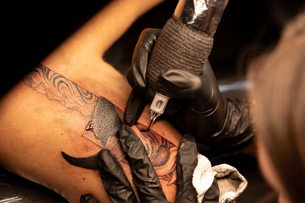 Maori tattoo artist at work