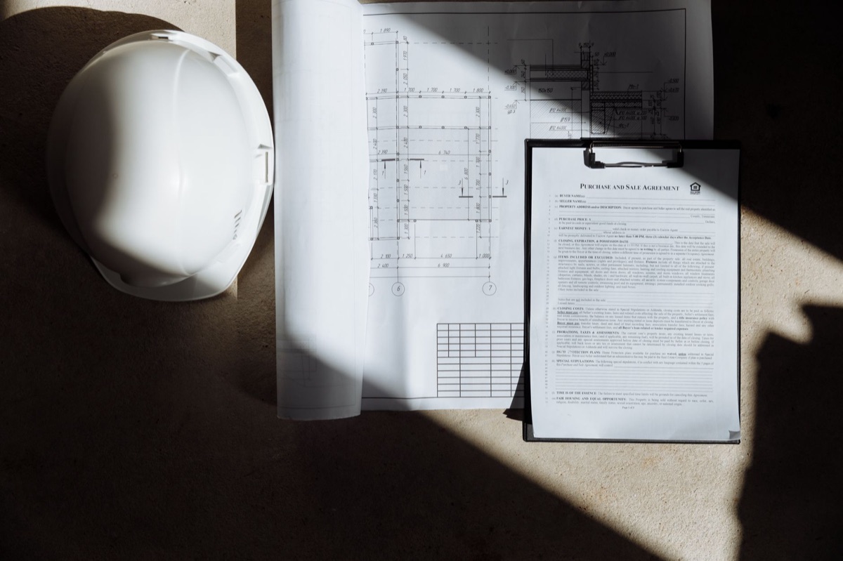 Un document de contrat d'entreprise pour location de campervan