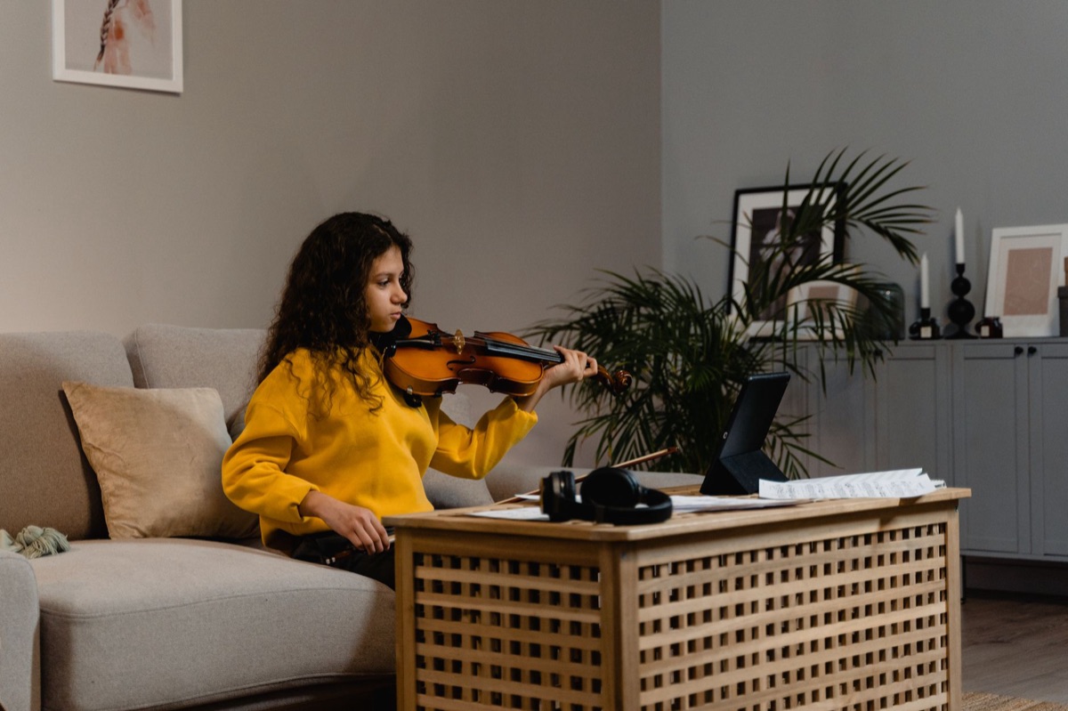 violin and piano in classical music studio